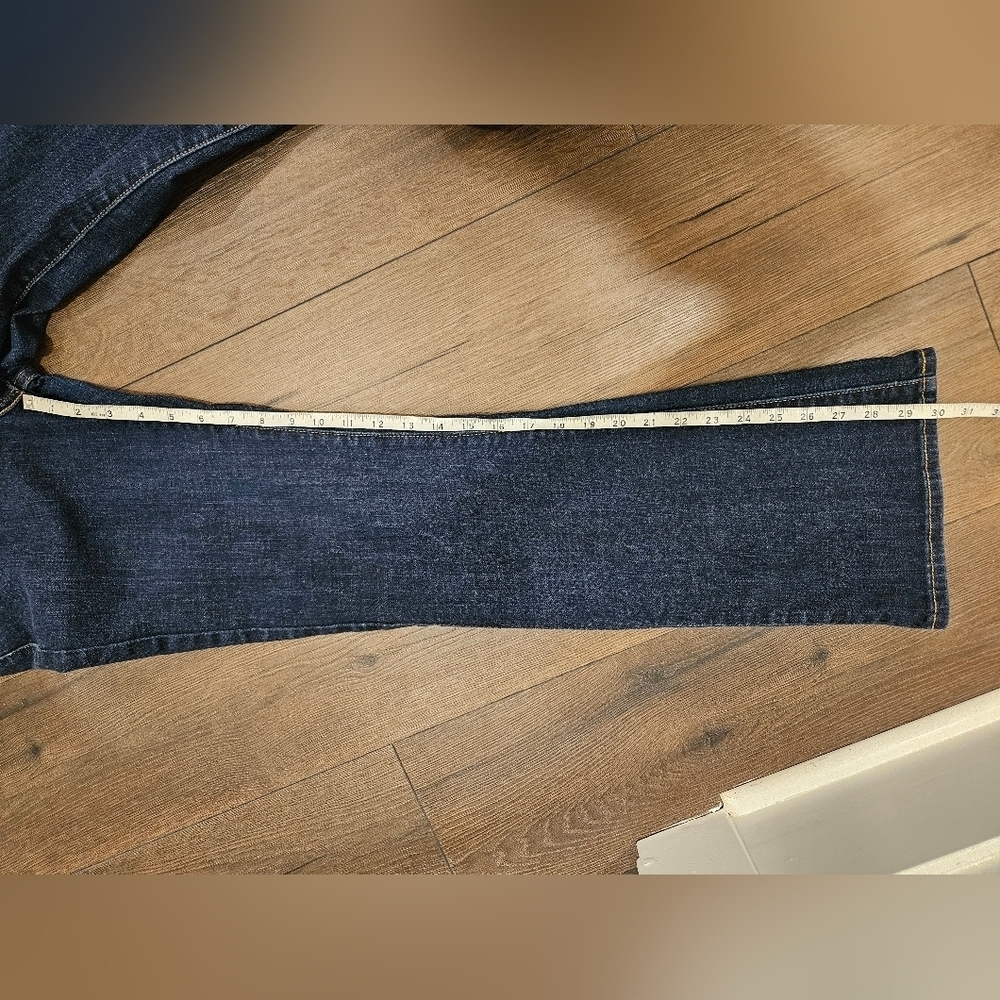 Levis Slight Curve Classic Boot Cut Jeans - Size 6 - Picture 9 of 13
